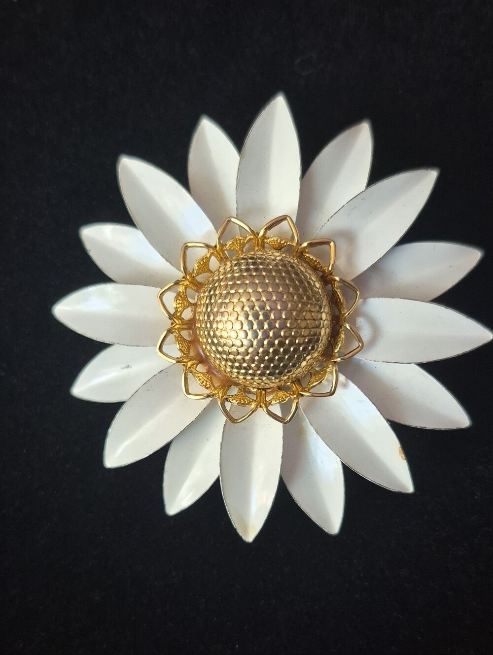 Vintage Emmons Daisy Brooch